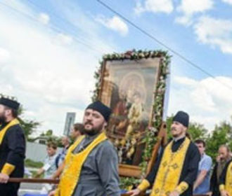 Националисты установили блокпост на въезде в Киев, чтобы не пустить Крестный ход
