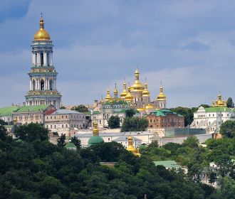 Три украинские лавры звонили в колокола в знак единства страны