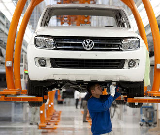 Volkswagen сильно сократил прибыль из-за скандала