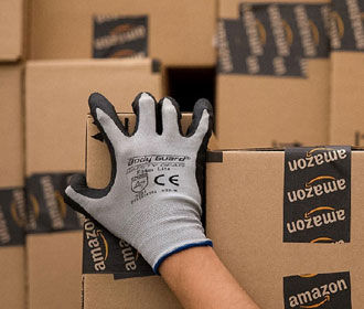 Работники Amazon устроили забастовку в "черную пятницу"