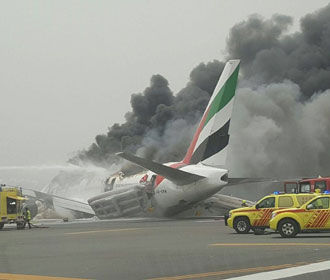 Самолет Emirates загорелся при посадке в аэропорту Дубая
