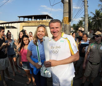 Бубка пронес факел Олимпиады 2016 по улицам Рио