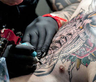 Татуировки повреждают железы, отвечающие за терморегуляцию организма - ученые