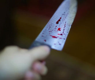 В Харькове экс-бойца "Айдара" ранили ножом и разбили в доме все окна
