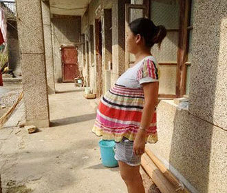 СМИ рассказали о находящейся на 17-м месяце беременности китаянке