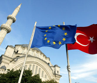 ЕК: Турция еще не готова к вступлению в ЕС