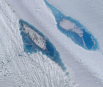 Появившиеся из ниоткуда голубые озера в Антарктиде напугали ученых
