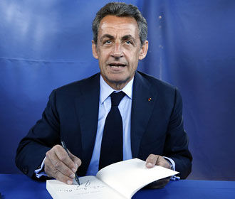Саркози поддержал инициативу Макрона об изменении отношений с Россией