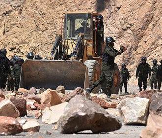 В Боливии бастующие шахтеры забили насмерть замглавы МВД