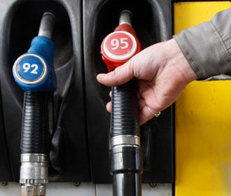 На АЗК вновь выросли цены на бензин