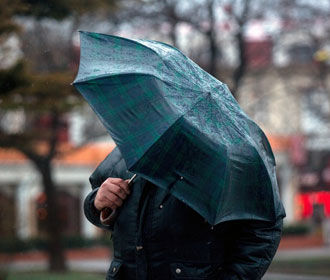 Теплая дождливая погода постепенно уходит из Украины