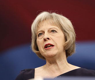 Премьер Британии призывает продолжать давление на РФ из-за ее действий в Сирии