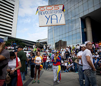 Тысячи граждан Венесуэлы вышли на масштабную акцию протеста