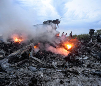 Порошенко предложил Раде продлить миссию по расследованию крушения MH17