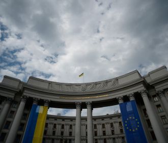 В Киеве националисты митингуют у здания МИД