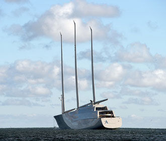 Самая большая в мире парусная яхта вышла на ходовые испытания
