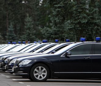 ДУСя купила для чиновников Порошенко два авто за 4,4 миллиона