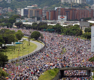 Один человек погиб, более 100 пострадали в ходе акций протеста в Венесуэле