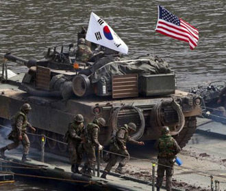 Южная Корея и США отработали на маневрах удары по ядерным объектам КНДР