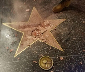 В Голливуде на Аллее Славы разбили звезду Трампа