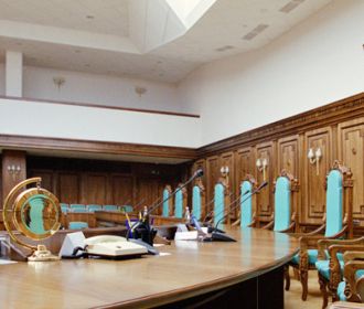 Конституционный суд не смог принять решение по закону о люстрации