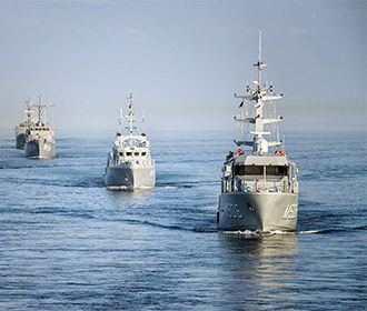 Группа противоминных кораблей НАТО прибыла в Литву