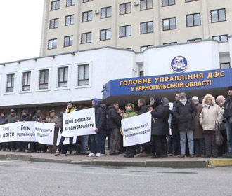 Тернопольские аграрии вышли на митинг против корумпированых налоговиков