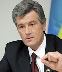 Ющенко проводит встречу с Тимошенко и Яценюком