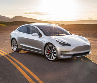 Маск пообещал выпустить "дешевую" Tesla Model 3