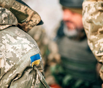 Украинцы доверяют волонтерам и ветеранам АТО больше, чем Президенту - опрос