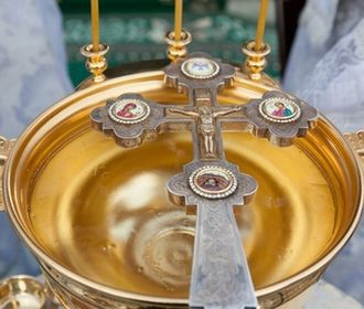 Представители "новой церкви" пытались помешать УПЦ освятить воду