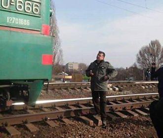 Во Львовской области отпущенные на волю "активисты" снова блокируют вагоны с углем