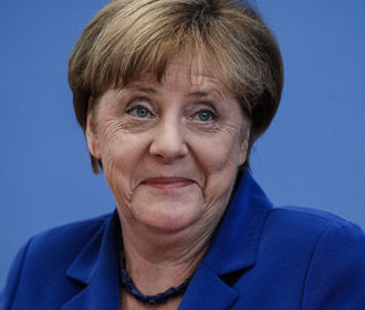 Меркель призывает Украину не сворачивать с курса реформ