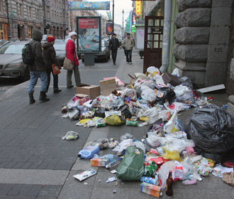 Под Киевом фуры снова выгрузили львовский мусор