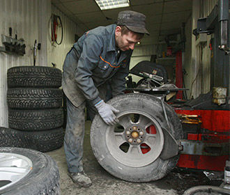 "Укравтодор" призвал водителей "переобуть" автомобили
