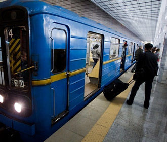 В метро Киева пассажиру сломали ногу