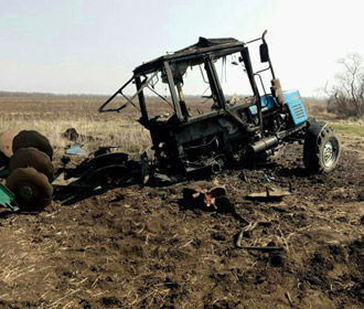 В Донецкой области трактор в поле подорвался на мине