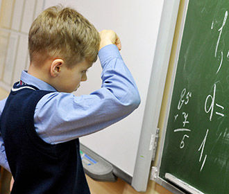 МВФ получил от Украины обещание закрыть часть школ и уволить "лишних" учителей