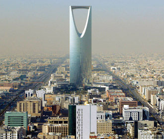 Bloomberg: Саудовская Аравия считает приемлемой цену на нефть выше $80 за баррель