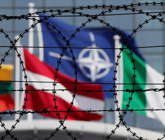 Партия левых в Европарламенте призвала расформировать НАТО