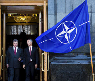 Порошенко подписал программу партнерства с НАТО