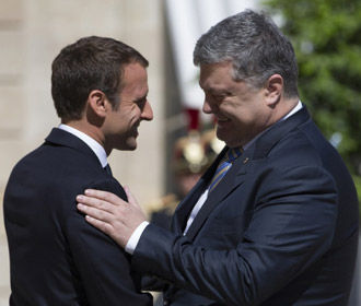 Порошенко назвал предложения Франции по Донбассу "формулой Макрона"