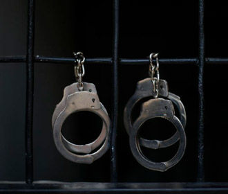 Суд оставил под стражей полицейских подозреваемых в изнасиловании в Кагарлыке