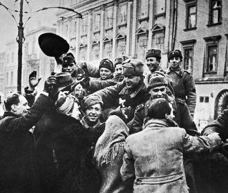 Захарова удивлена, что Варшава игнорирует годовщину освобождения от немецких захватчиков