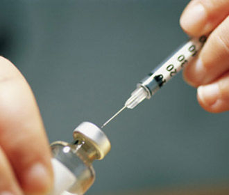 Почти половина украинцев не будут делать прививку от коронавируса