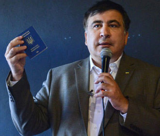 Саакашвили получил у консула удостоверения личности для возвращения в Украину
