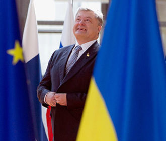 Порошенко подписал закрепление в Конституции курса страны в ЕС и НАТО