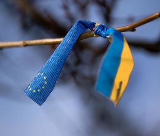 46% украинцев выступают за интеграцию в ЕС, 42% - за вступление в НАТО