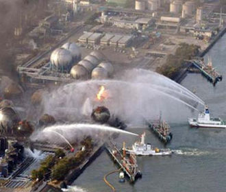В Японии начали вывозить топливо из бассейна реактора АЭС Фукусима-1