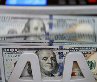 Доллар в обменниках упал ниже 24 гривень